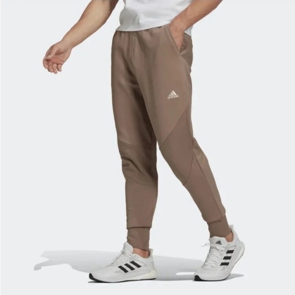 🆕 Adidas Men’s Joggers, Chalky Brown Size Small